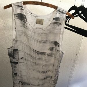 Black& White Abstract Pockets Tunic